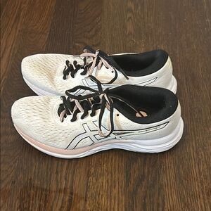 Asics White Athletic Shoes with Cushioned Sole and Breathable Mesh